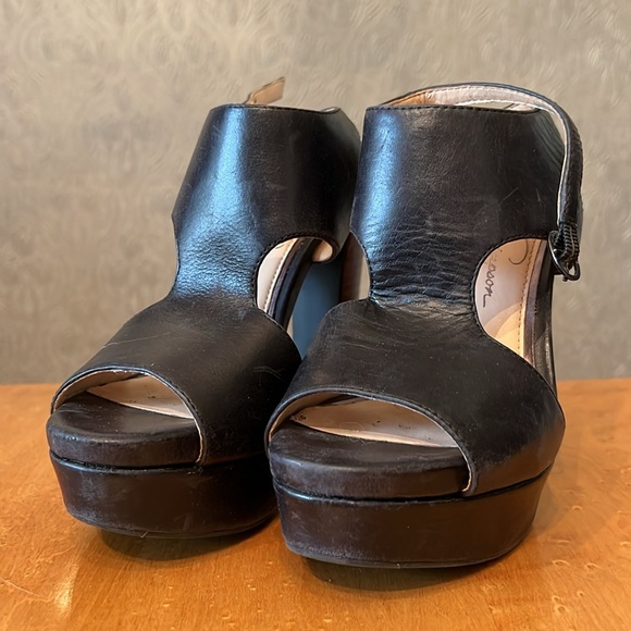 Jessica Simpson leather upper sandal - Picture 2 of 3